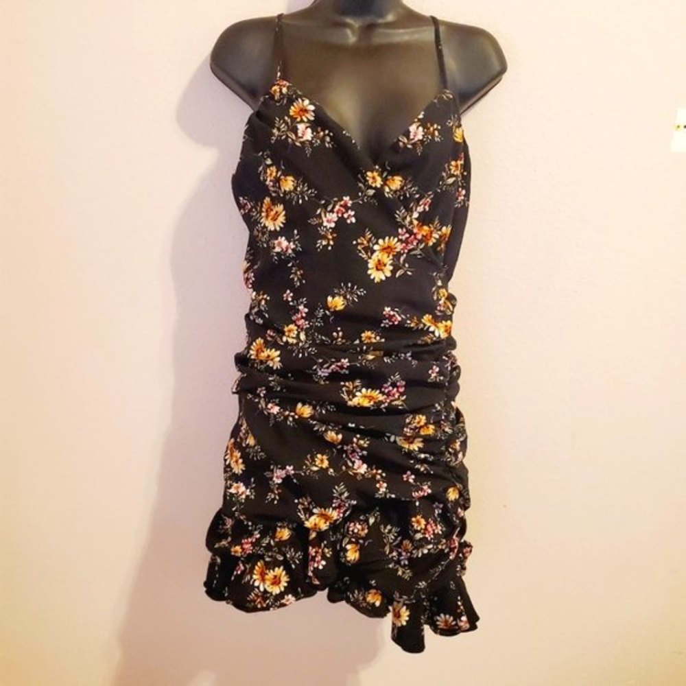 Storia Black Ruched Spaghetti strap Daisy mini Dress